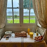 Guest house Le Petit Serrant - D'exception 3*